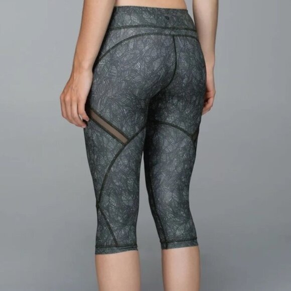 NWOT Lululemon Cool To Street Crop - Jazzy White Gator - Picture 2 of 8